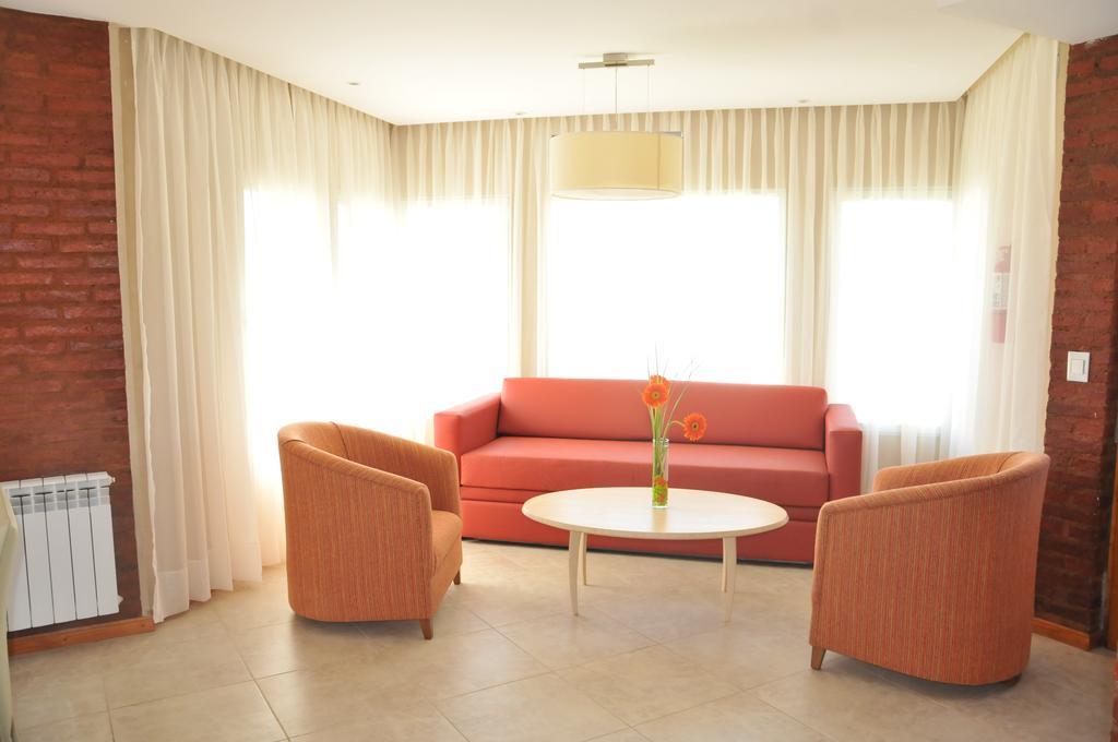 Antu Malal Hotel Plaza Huincul 外观 照片